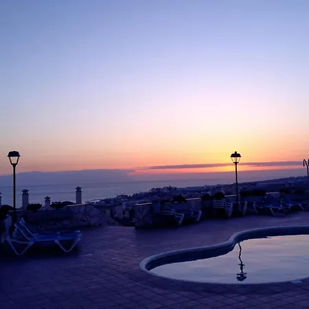 Topfloor Corner Panoramics Views & Pools Адехе