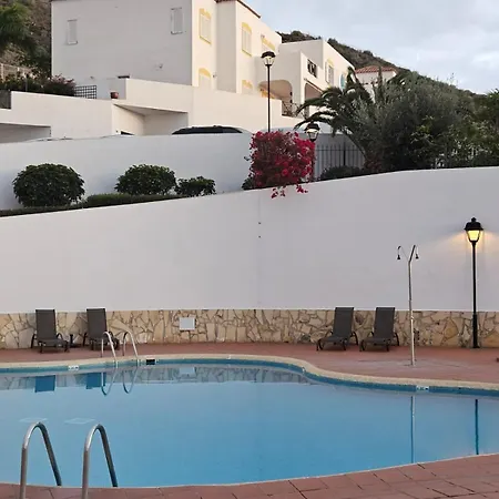 Topfloor Corner Panoramics Views & Pools Апартаменты *