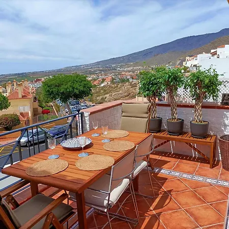 Апартаменты Topfloor Corner Panoramics Views & Pools