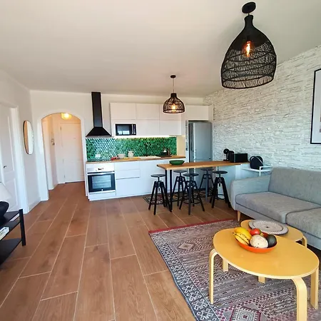 Topfloor Corner Panoramics Views & Pools Апартаменты