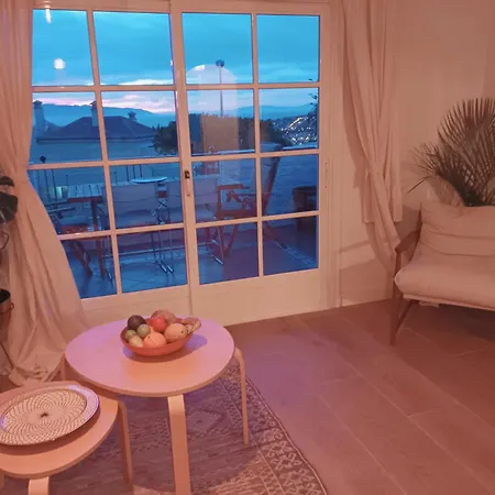 Topfloor Corner Panoramics Views & Pools Апартаменты *