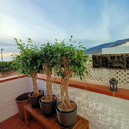 Topfloor Corner Panoramics Views & Pools Апартаменты *