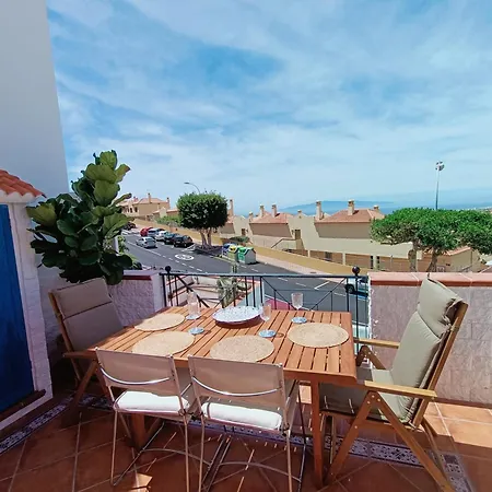 Topfloor Corner Panoramics Views & Pools Адехе