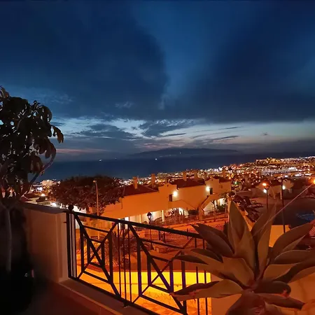 Topfloor Corner Panoramics Views & Pools * Адехе