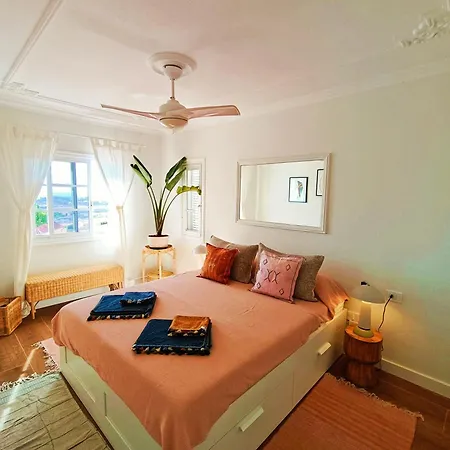Topfloor Corner Panoramics Views & Pools Apartment