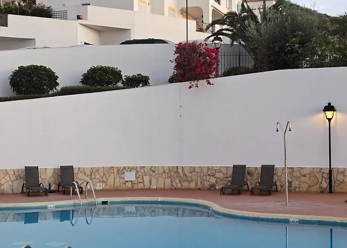 Topfloor Corner Panoramics Views & Pools Διαμέρισμα *